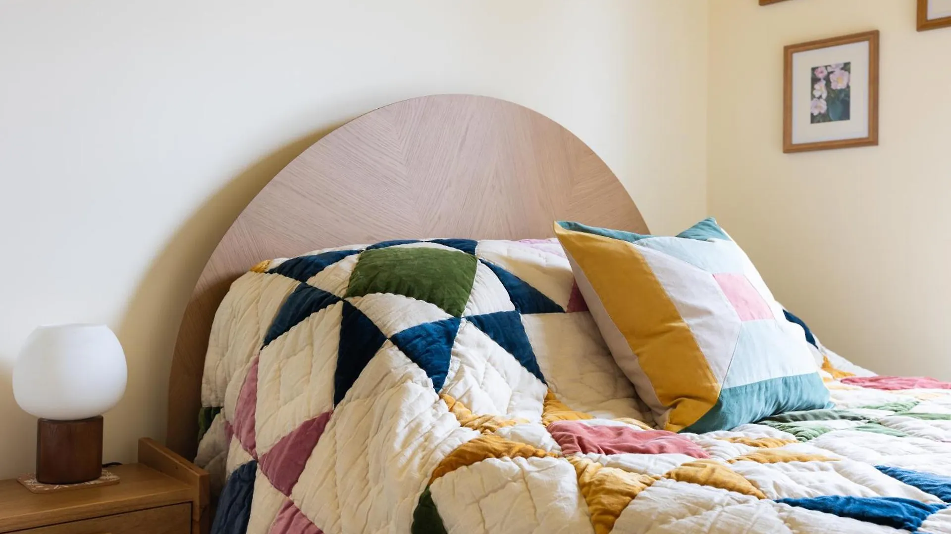 The Lorelei 2Br Mid-Century Modern Stylish Apartment Hove