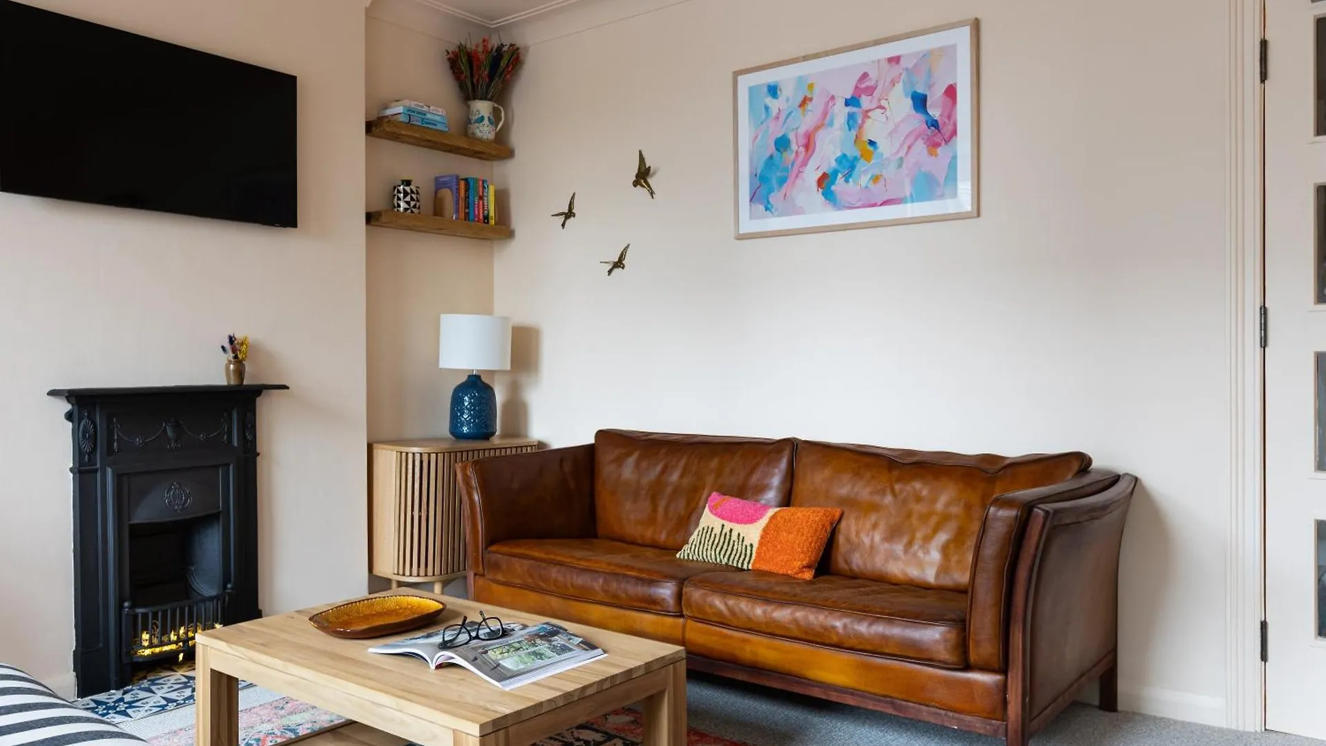 The Lorelei 2Br Mid-Century Modern Stylish Apartment Hove