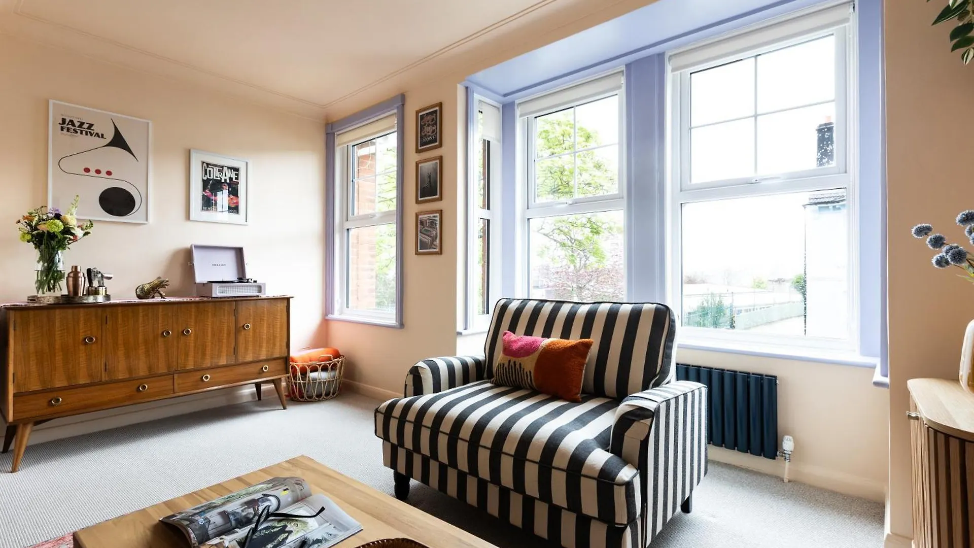 The Lorelei 2Br Mid-Century Modern Stylish Apartment Hove